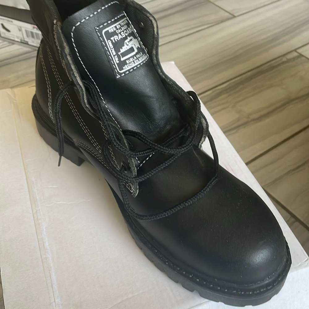 Boots size 8